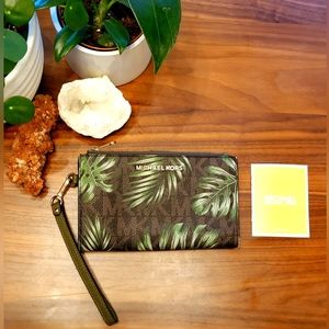 Michael Kors Travel Jet Set Double Zip Wristlet